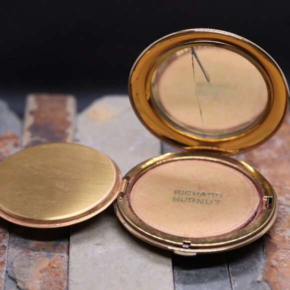 Vintage Richard Hudnut Gold-Tone Compact – 1950s Art Deco-Inspired Design - Picture 7 of 10